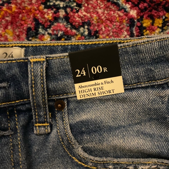 NWT Abercrombie High Rise Denim Shorts - Picture 3 of 3